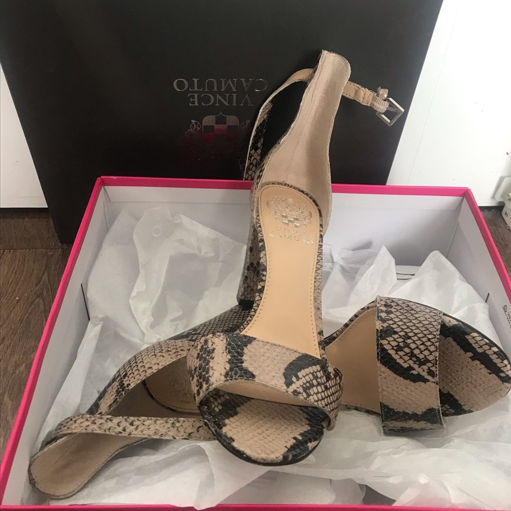 Snake skin heels worn once ! 7 1/2